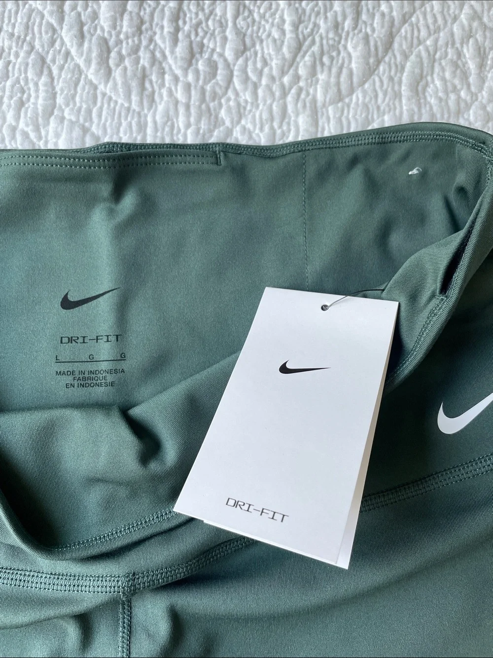 Nike Women’s Forest Green High-Rise Bike Shorts Size L NWT